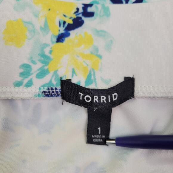 torrid White Floral Scuba Skater Skirt size 1 (plus) - Picture 7 of 12